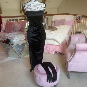Brand New Windsor Black Spaghetti Strap Satin Gown /W Black Satin Gloves🖤